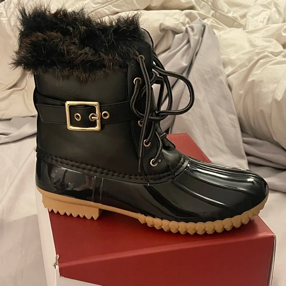 Winter Boot - Picture 1 of 3